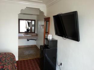 Tower Motel Long Beach Room photo
